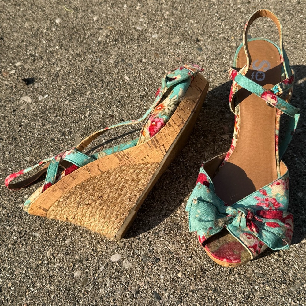 SO - Women’s (Sz 9.5) Vintage Floral with Bows Summer Platform Heels Shoes